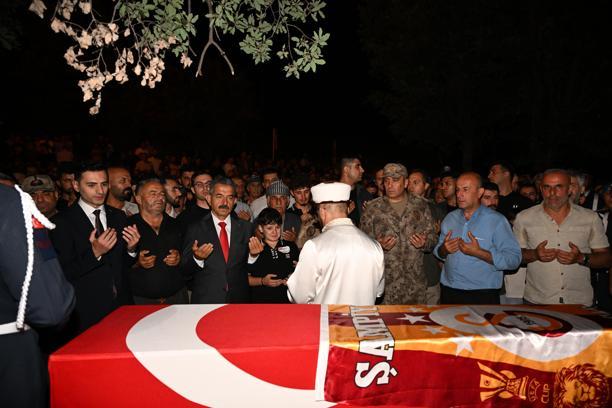 Halı saha maçında kalp krizi geçiren uzman çavuş, toprağa verildi