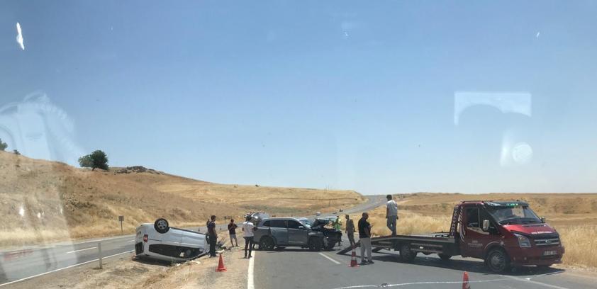 Cip ile hafif ticari araç çarpıştı; 1'i ağır, 9 yaralı