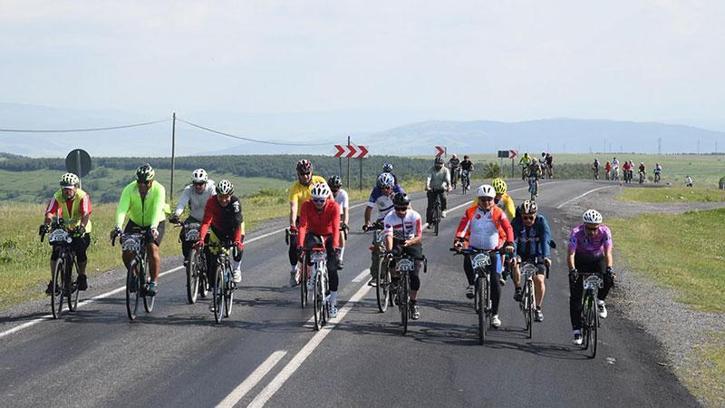 Ardahan'da Bisiklet Festivali’nde bin kişi pedal çevirdi