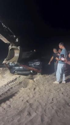 Kandıra’da otomobil denize girdi