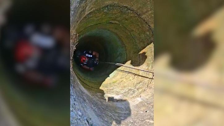 Kuyuya düşen keçi kurtarıldı