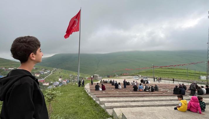 Bulut ve sis, Damal’daki Atatürk silüetini gizledi