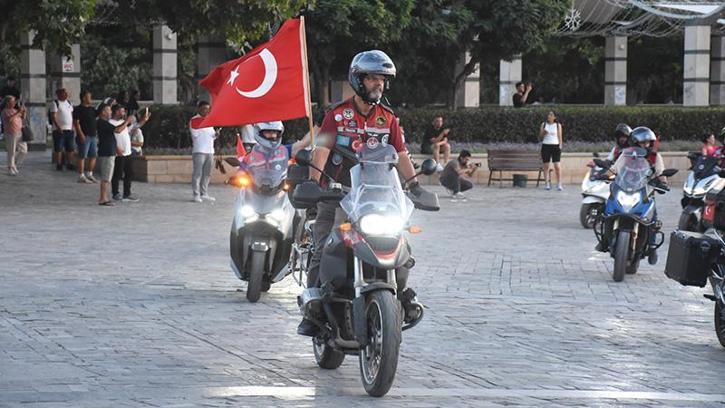 İzmir'de motosikletliler 15 Temmuz’u unutmadı