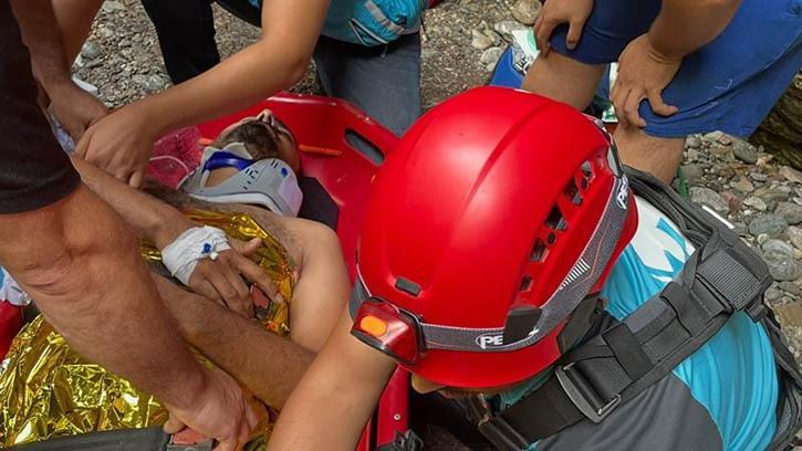 Osmaniye'de kanyonda düşen kişi, askeri helikopterle kurtarıldı
