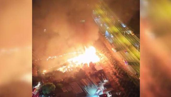 Ankara’da tahta paletlerin depolandığı alanda yangın