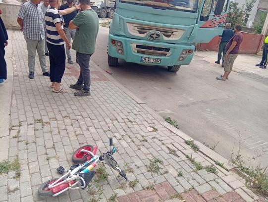 Bisikletiyle dolaşırken hafriyat kamyonunun çarptığı 6 yaşındaki Abdurrahman ağır yaralandı
