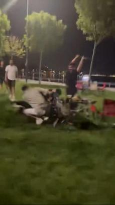 Kadıköy’de sopalı yumruklu kavga kamerada