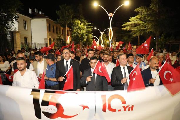 Elmalı kortej ve demokrasi nöbetinde buluştu