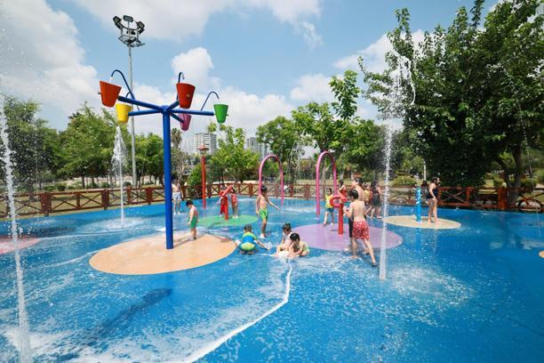Yüreğir Belediyesi’nin su oyun parkları yaz sezonunu açtı