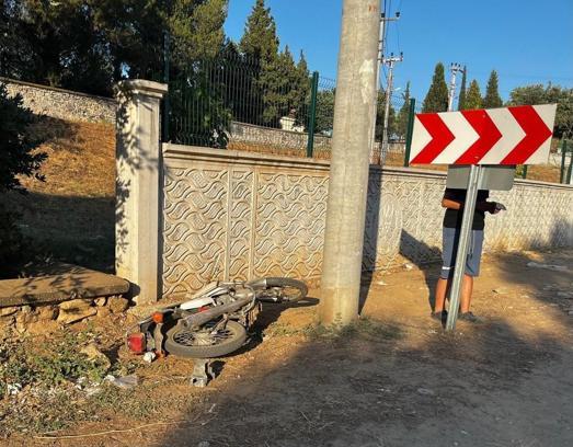 Manisa’da aydınlatma direğine çarpan motosikletin sürücüsü öldü