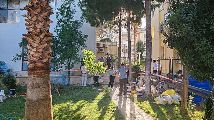 İzmir’de asma iskele devrildi: 3 işçi yaralandı