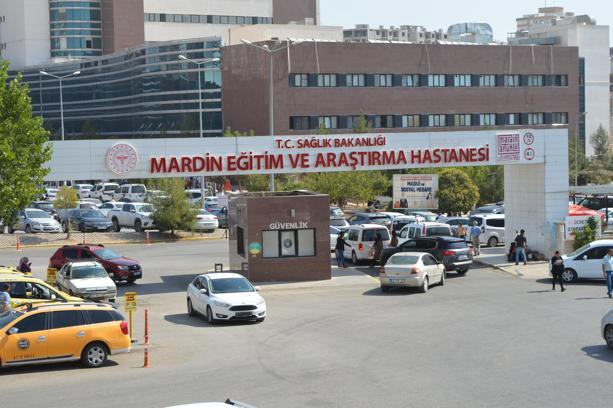 Damda uyuyan kız çocuğu yorgun mermi ile ağır yaralandı