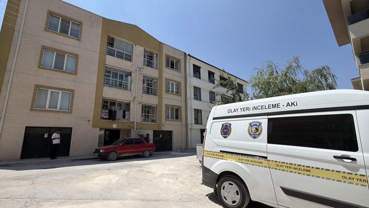 3’üncü kattan düşen 3 yaşındaki çocuk, hastanede hayatını kaybetti