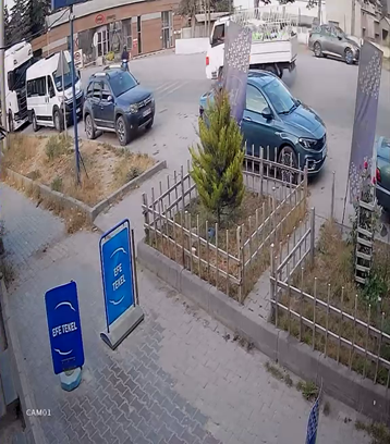 Motosiklet sürücüsünün öldüğü kaza kamerada