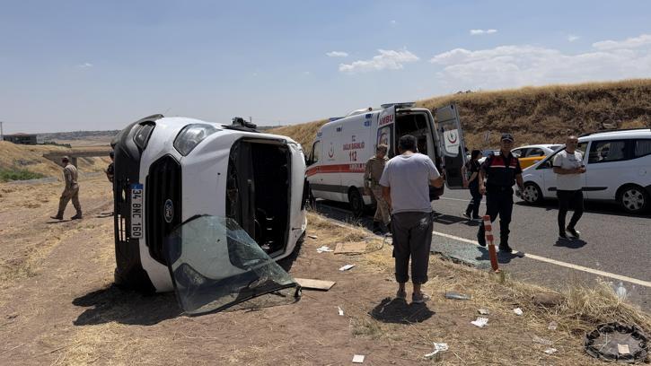 Diyarbakır’da öğrenci servisi ile otomobil çarpıştı: 19 yaralı