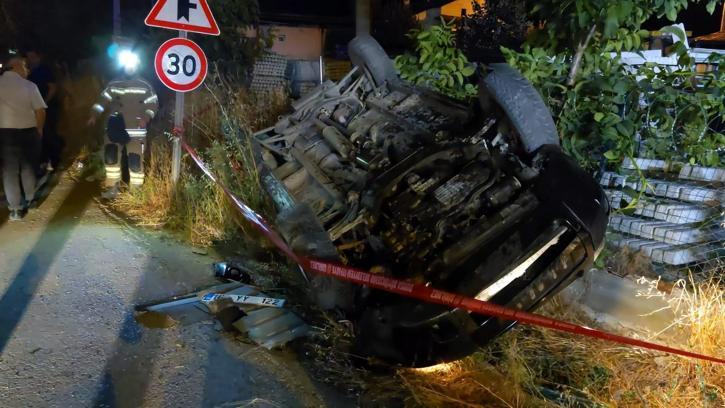 Bursa'da kontrolden çıkan otomobil takla attı: 2 yaralı