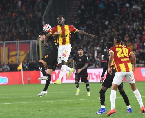 Göztepe Juan ve Dennis'i saklıyor