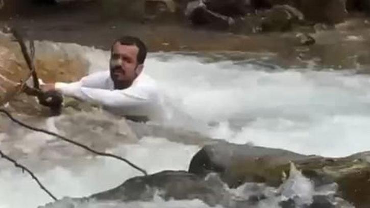 Suudi turist, fotoğraf çekilmek istediği derede boğuldu; o anlar kamerada