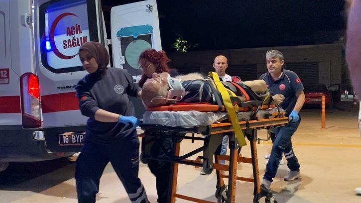 Bursa'da devrilen traktörün sürücüsü ağır yaralandı
