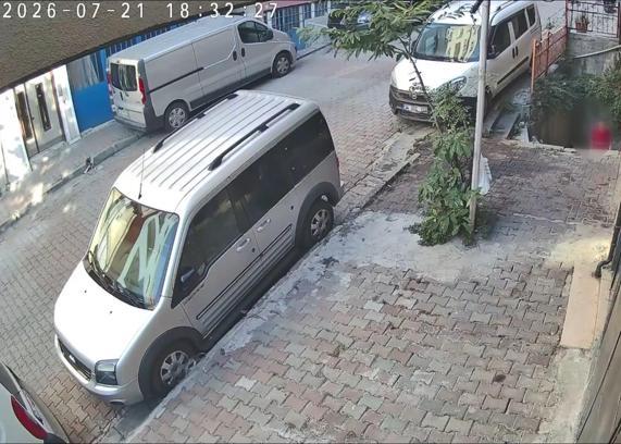 Kağıthane’de çocuklar lastik yaktı: Dumandan etkilenen KOAH hastası kadın hastaneye kaldırıldı