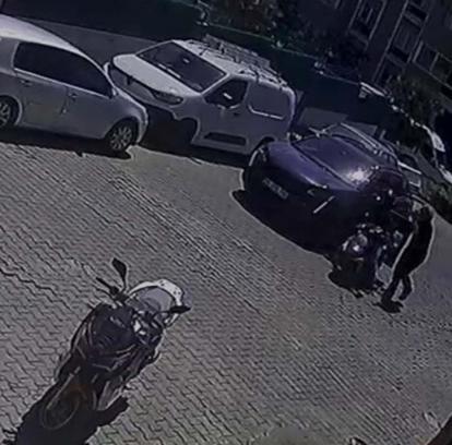 İzmir’de trafikte kavga güvenlik kamerasında