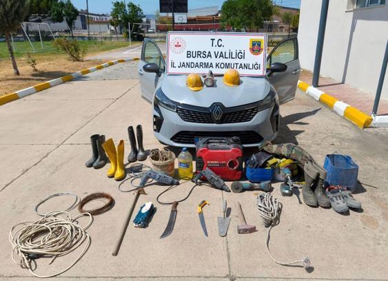 Bursa'da 35 metrelik tünelde kaçak kazı yapan 5 şüpheli yakalandı