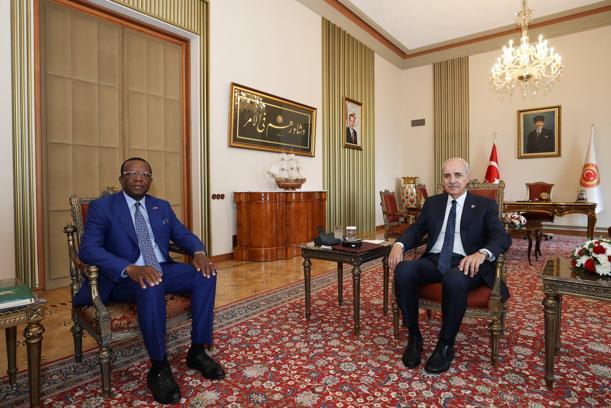 TBMM Başkanı Kurtulmuş, Kamerun Ankara Büyükelçisi Tchatchouwo'yu kabul etti