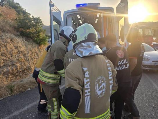 Altınözü'nde otomobiller çarpıştı: 6 yaralı