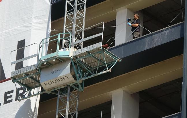 Yük asansöründe elektrik akımına kapılan işçi, 7'nci kattan düşüp öldü