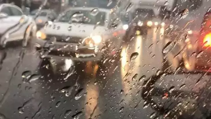 AKOM'dan İstanbul'a kuvvetli yağış ve fırtına uyarısı