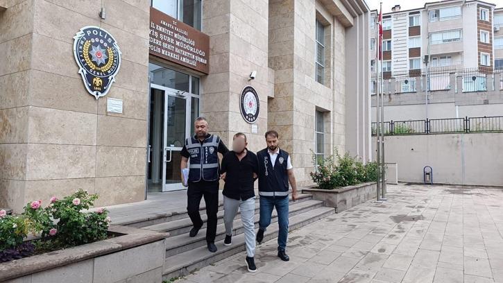 Kuyumcu dükkanında altın kolye hırsızlığı kamerada (2)