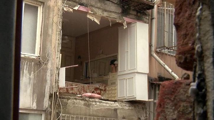 Şişli’de binanın duvarı çöktü; mahalleli deprem oldu zannetti
