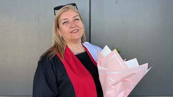 Çocuklarından ilham alıp liseye kaydını yaptırdı, 62’sinde yüksek lisansını tamamladı