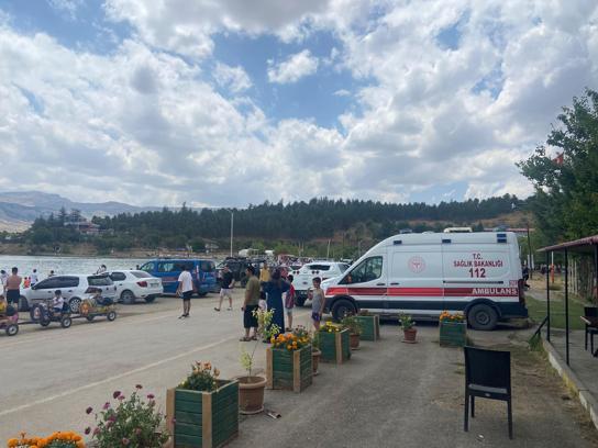 Elazığ'da batan kayıktaki 7 kişi kurtarıldı