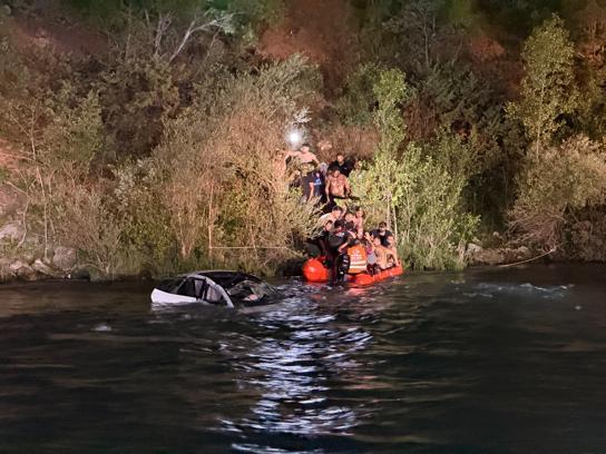 Otomobilin takla atıp Munzur Nehri'ne düştüğü kazada yaralanan kadın kurtarılamadı