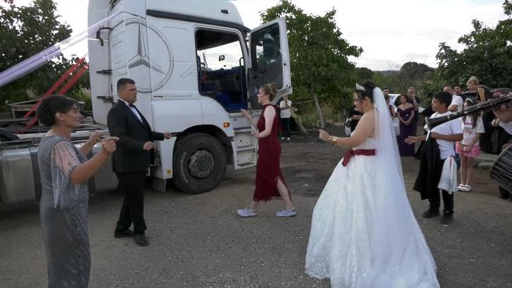 TIR gelin arabası oldu