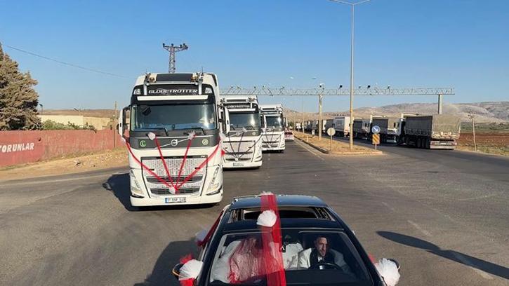 Hatay’da TIR'larla düğün konvoyu