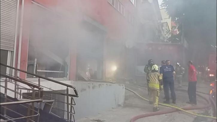 Pendik'te sabun üretim fabrikasında yangın -1