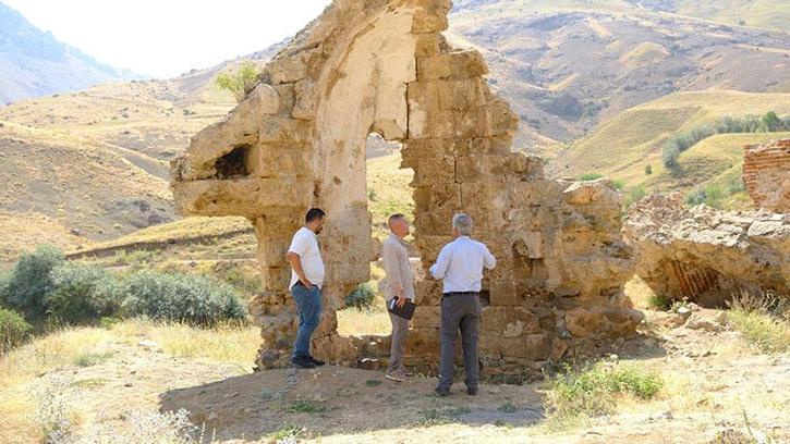 Van'da tahrip edilen tarihi kilise ve mezarlık için koruma çalışması başlatıldı