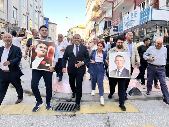 Çankırı'da görevden alınan İl Başkanı Ağaoğlu ve partililer CHP'den istifa edip, Yeni Parti'ye geçti