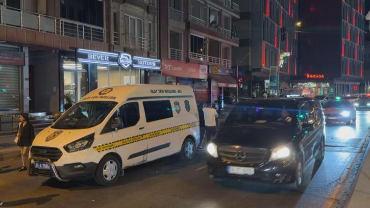 Eyüpsultan'da oto galeriye silahlı saldırı: 2'si ağır 4 yaralı