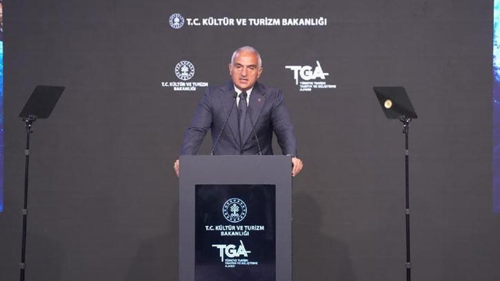 Bakan Ersoy: Turizm geliri ilk 6 ayda 25 milyar 746 milyon dolar oldu