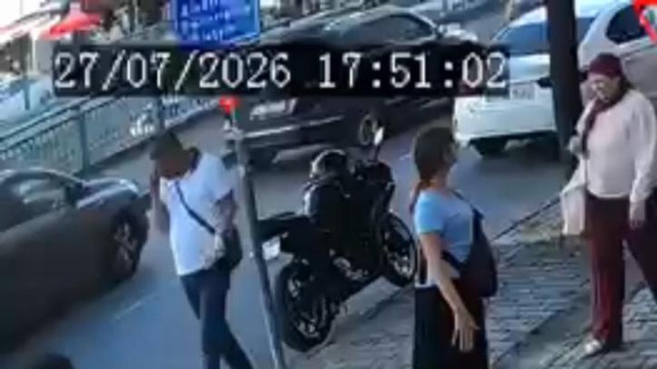 İstanbul'da 'İcra gelecek' diyerek aradıkları kişileri dolandıran şebeke üyeleri yakalandı