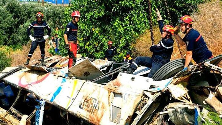 Cezayir'de yolcu otobüsü şarampole yuvarlandı: 25 ölü, 44 yaralı