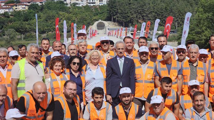 Bakan Uraloğlu: Ankara-İstanbul arası seyahat süresinde 30 dakika zamandan tasarruf edeceğiz (2)