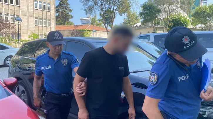 Araçtan sarkıp konvoyu çekerken, başını duraksayan minibüse çarptı