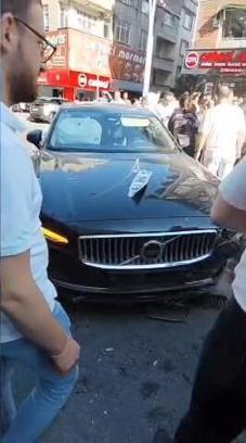 Sultangazi'de polisten kaçan motosikletli şüpheli kazaya denk gelince yakalandı