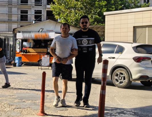 Polisten kaçan şüphelinin üzerinden ve aracından uyuşturucu çıktı