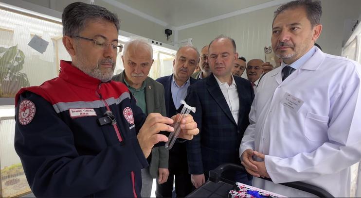 Bakan Yumaklı: Kahverengi kokarcaya karşı 1 milyon 650 bin samuray arısı