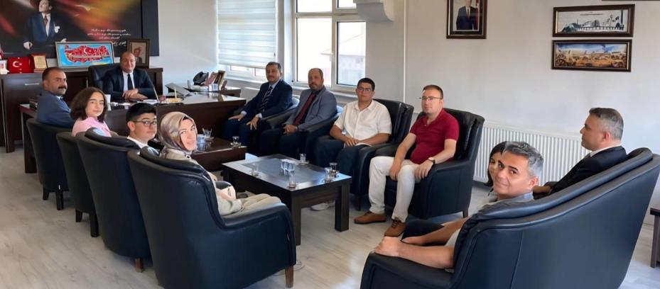 Kaymakam Arıkan başarılı öğrencileri ödüllendirdi